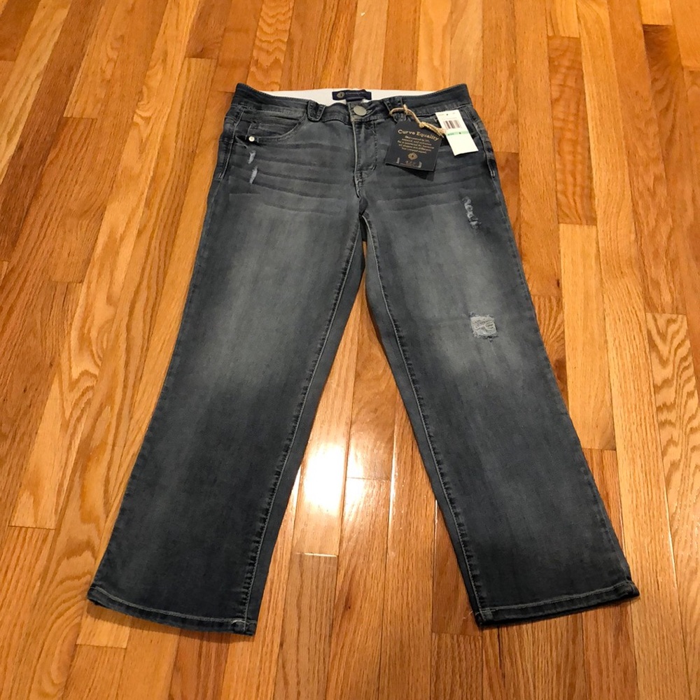 Womens new crop jeans sz 8